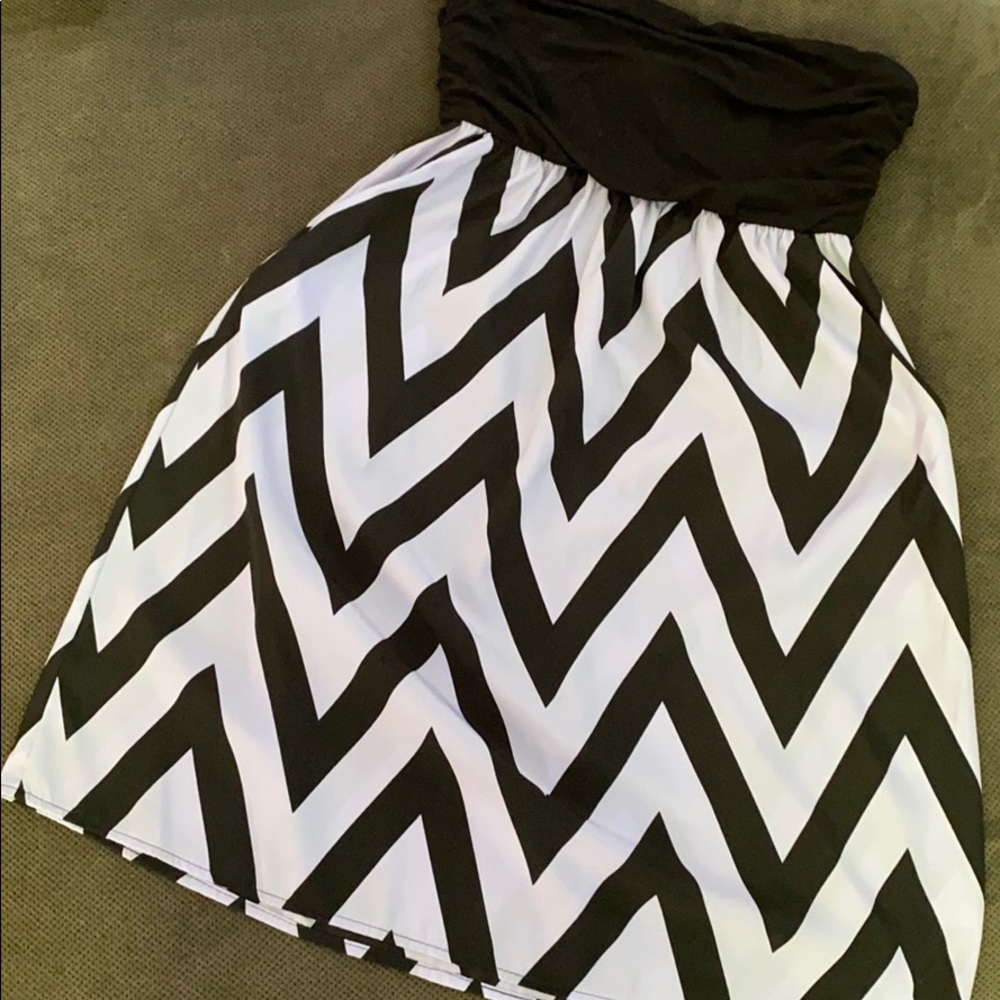 Strapless dress with pockets